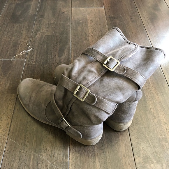 Soft brown/grey suede boots with faux fur lining - Picture 2 of 5